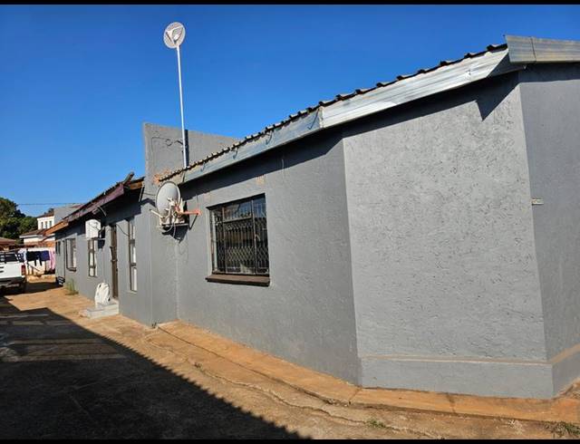 2 BEDROOM PROPERTY TO RENT IN MANIINI